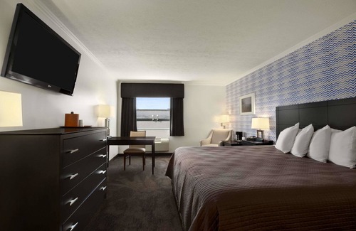 Hubbard Hotel | Guest Rated: Travelodge by Wyndham Hubbard, OH with Spa & Dining