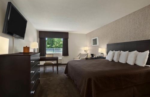 Hubbard Hotel | Comfortable Stay at Travelodge by Wyndham Hubbard, OH