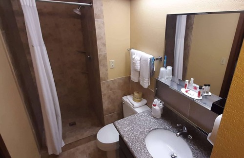 Kanab Hotel | Cozy Travelodge by Wyndham Kanab: Comfort with Breakfast & Spa