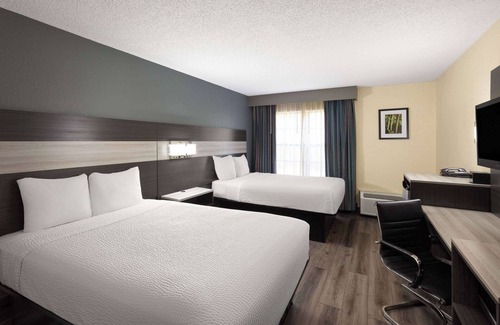 Perry Hotel | Budget-Friendly Stay at Travelodge by Wyndham Perry GA