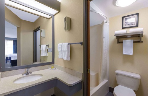 Perry Hotel | Budget-Friendly Stay at Travelodge by Wyndham Perry GA