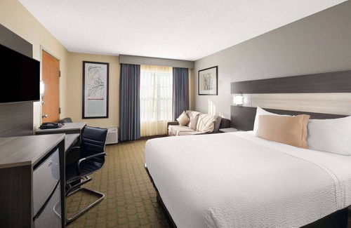Perry Hotel | Budget-Friendly Stay at Travelodge by Wyndham Perry GA