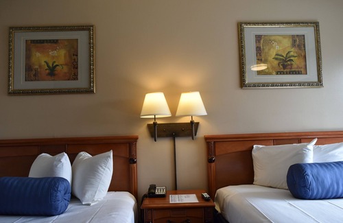 Red Bluff Hotel | Budget-Friendly Econo Lodge with Pool and Breakfast