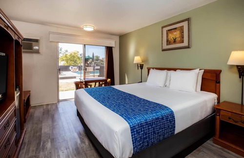 Red Bluff Hotel | Budget-Friendly Econo Lodge with Pool and Breakfast