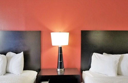 Richmond Hotel | Convenient Travelodge by Wyndham Richmond IN with Breakfast