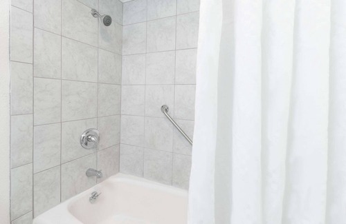 Shreveport Hotel | Comfortable Stay at Travelodge by Wyndham Shreveport LA