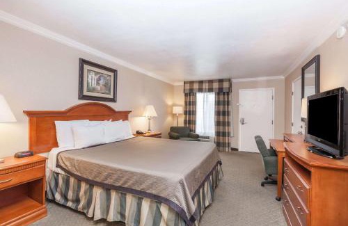 Sylmar Hotel | Family-Friendly Stays at Travelodge by Wyndham Sylmar CA