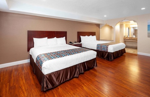 Harbor Hotel | Discover Travelodge by Wyndham Harbor City: Family-Friendly Stay