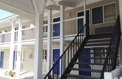 Traverse City Hotel | Pet-Friendly Travelodge in Traverse City with Ocean Views