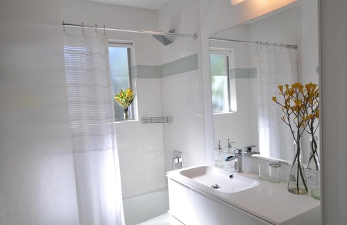 South River City House | Modern Travis Heights Retreat with Kitchen - Rated 9/10