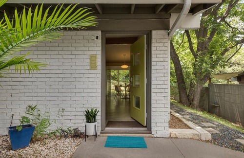 South River City House | Modern Travis Heights Retreat with Kitchen - Rated 9/10