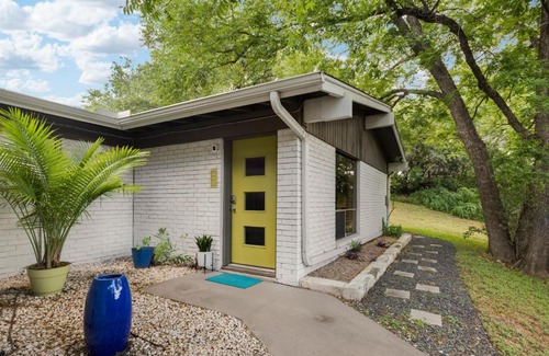 South River City House | Modern Travis Heights Retreat with Kitchen - Rated 9/10