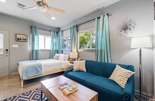 Greater South River City House | Inviting Travis Heights Studio: Remodeled Retreat Near South Congress