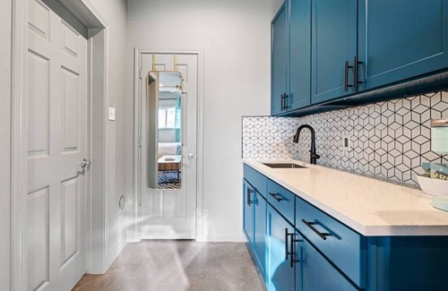 Greater South River City House | Inviting Travis Heights Studio: Remodeled Retreat Near South Congress