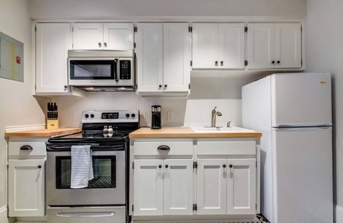 Marble Falls Condo | Relax at Travis L.B.J Historic Downtown Marble Falls Suites
