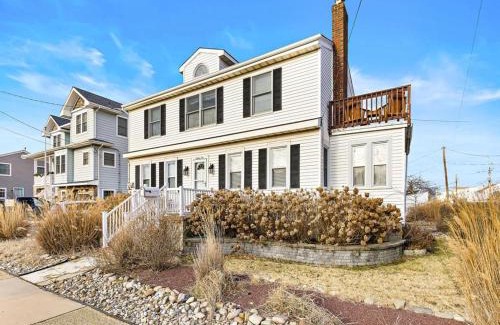 North Beach Haven Apartment | Family-Friendly Retreat at Traynor 1 for Memorable Stays