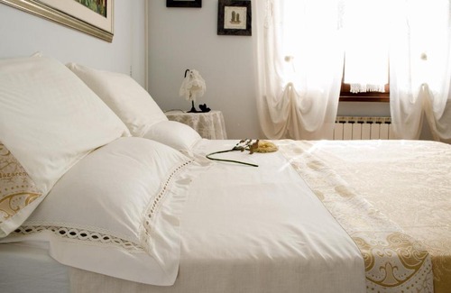 Cartoceto Bed & Breakfast | Experience Tre Civette Sul Comò: Pet-Friendly & Family Ready