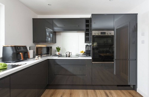 Goonhavern House | Tre Lowen - sleeps 8 guests in 4 bedrooms