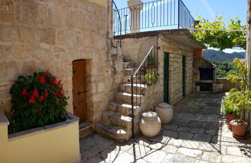 Lastovo Apartment | Discover Tre Sorelle: Family and Pet-Friendly Retreat