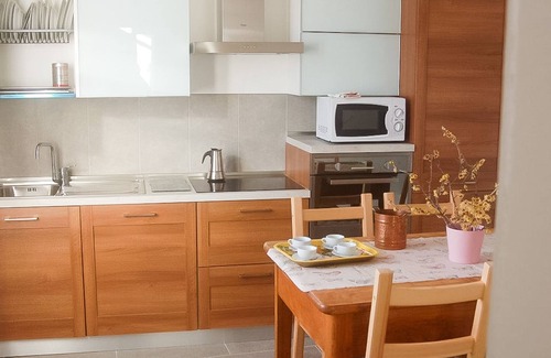 Calozzo House | Scenic Tre Terre Country Holiday Home with Lake View