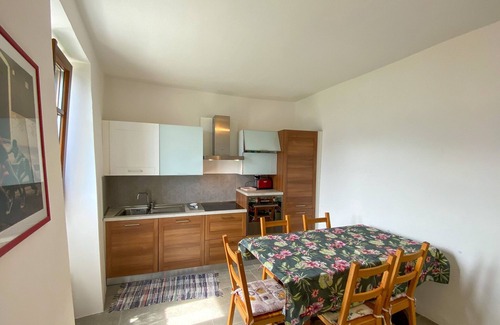 Calozzo House | Scenic Tre Terre Country Holiday Home with Lake View