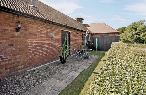 Hythe Cottage | Romantic Retreat at Treacle Cottage with Oceanfront Views
