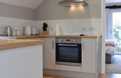 Warton Cottage | Exceptional 2 Bedroom Retreat in Warton with Ocean Views