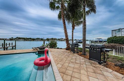 Treasure Island House | Discover Treasure Trove Flying Dutchman: 4-Star Family Retreat