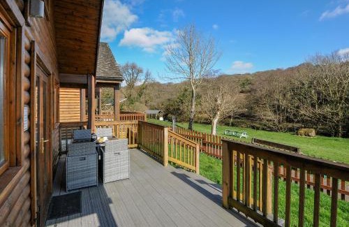 Saint Breward House | Discover Trebah: Family-Friendly Haven with Pool & Pets