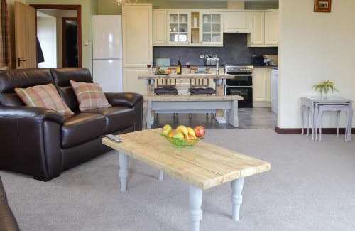 Annan House | Top-Rated Trebor Cottage with Hot Tub & Family-Friendly Vibes