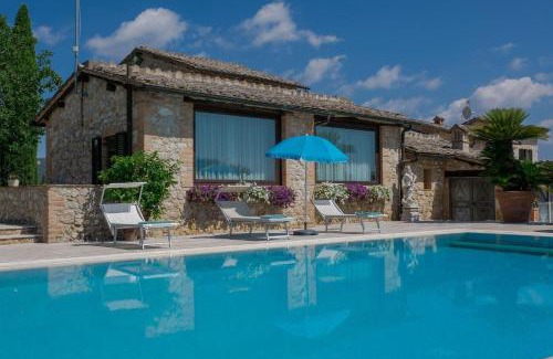 Simignano Villa | Discover Treccianino 12: Family-Friendly Getaway Awaits