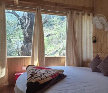 Banjar Ski Chalet | Tree cottage Jibhi