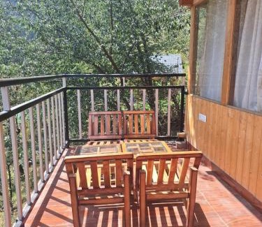 Banjar Ski Chalet | Tree cottage Jibhi