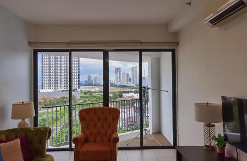 Tanjung Tokong Apartment | Tree Family Executive Suite: 3 BR Retreat in Gurney