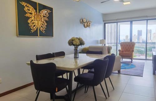 Tanjung Tokong Apartment | Tree Family Executive Suite: 3 BR Retreat in Gurney