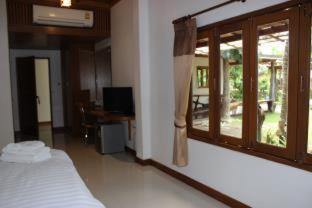 Nakhon Si Thammarat House | Cozy Tree Home Plus: Pet-Friendly Stay with Breakfast
