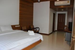 Nakhon Si Thammarat House | Cozy Tree Home Plus: Pet-Friendly Stay with Breakfast