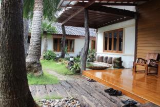Nakhon Si Thammarat House | Cozy Tree Home Plus: Pet-Friendly Stay with Breakfast