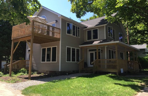Elberta Apartment | Idyllic Tree House Apt with Lake Views Near Betsie Bay