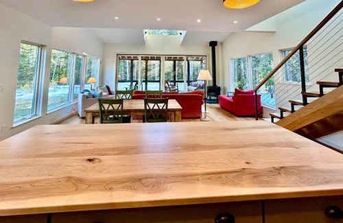 Tenants Harbor House | Enchanting Tree House Retreat at Harts Neck - Pet Friendly