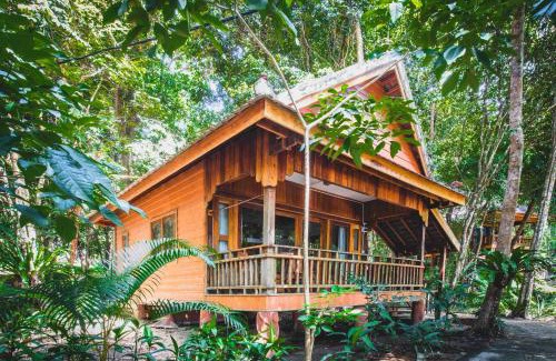 Koh Rong House | Cozy Tree House Bungalows with Ocean Views and Private Beach