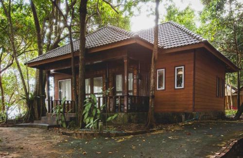 Koh Rong House | Cozy Tree House Bungalows with Ocean Views and Private Beach