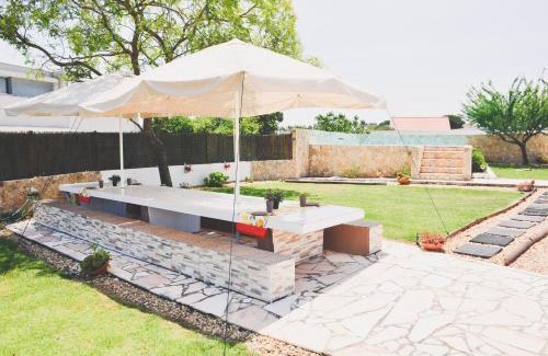 Quinta Do Conde House | Cozy Retreat at Tree House - Casa Limoeiro Awaits You