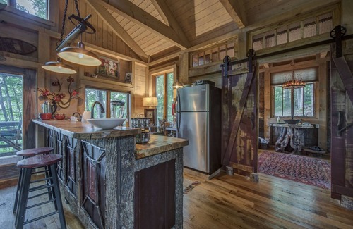 Jefferson House | Guest Rated 10/10: Tree House on The Farm Escape