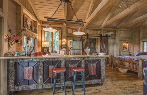 Jefferson House | Guest Rated 10/10: Tree House on The Farm Escape