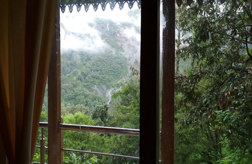 Kaul House | Inviting Tree House on Oak Tree by River Kalsa in Silent Valley