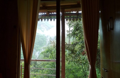 Kaul House | Inviting Tree House on Oak Tree by River Kalsa in Silent Valley