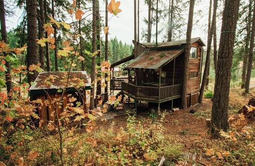White Salmon Cabin | Relaxing Tree House Tranquil-A-Tree Romantic Escape