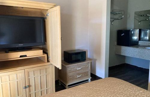 Northeast Heights Hotel | Pet-Friendly Tree Inn & Suites Albuquerque - 5-Star Stay