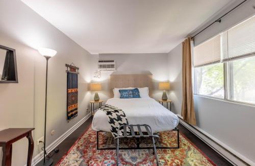 Forest Park Apartment | Tree-Lined Serenity Condo in Forest Park, Near Train & Madison St